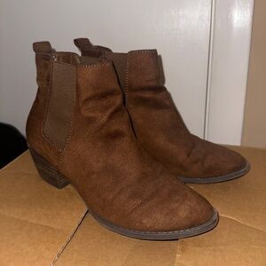 American Eagle ~ Brown Suede Booties